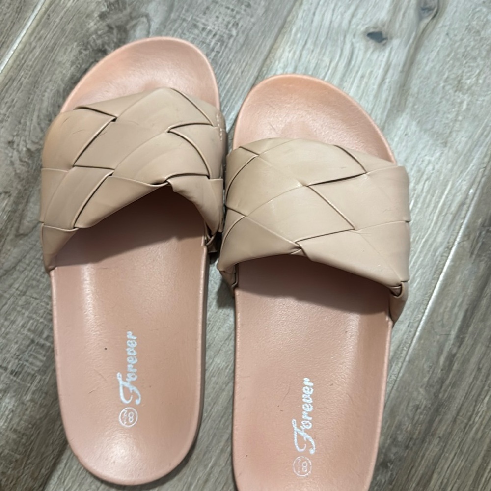 Forever sandals size 8.5